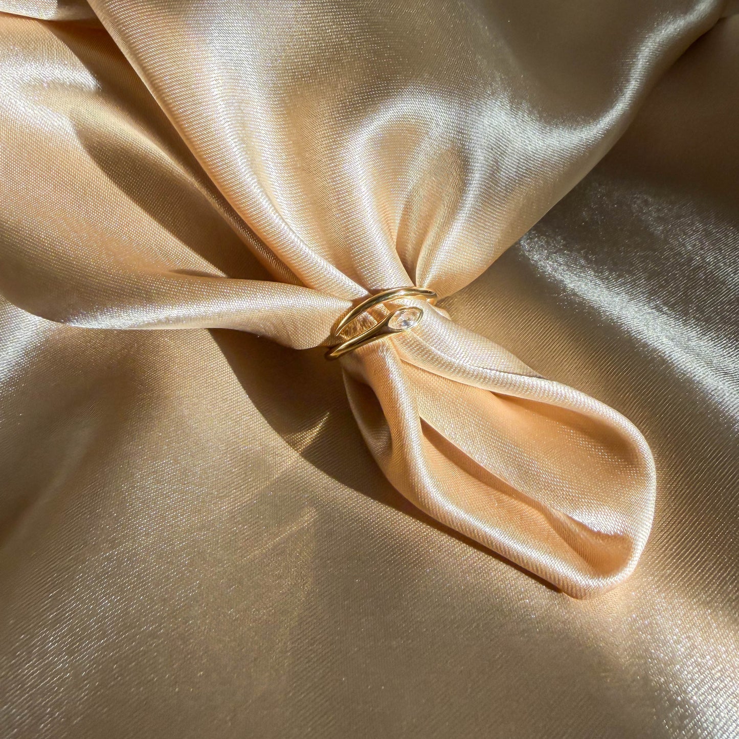 Solitaire Curve Ring