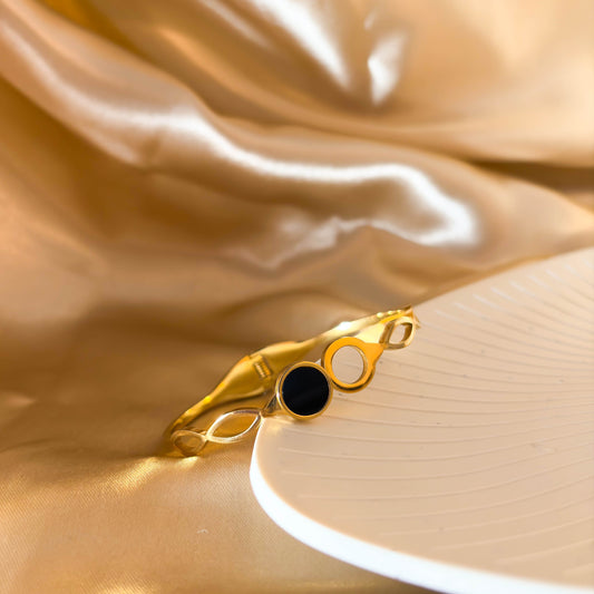 Black Circle Link Cuff Bracelet minimal kada bracelet for everyday wear by Rumikaya