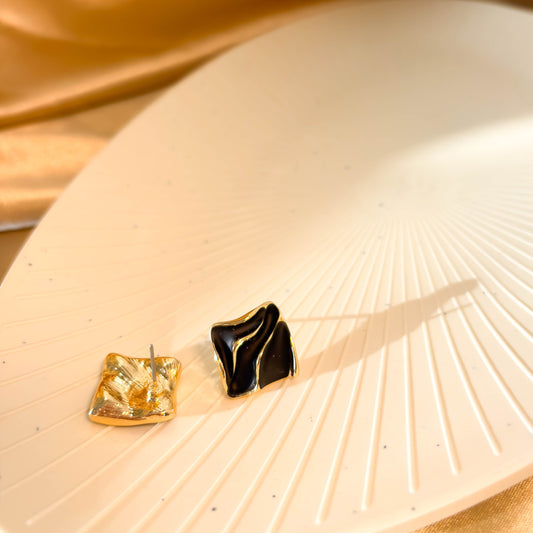 Black-Golden wave Earrings