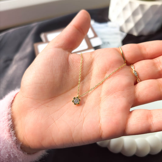 Petal Solitaire Pendant